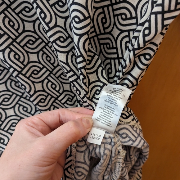 LuLaRoe Perfect T - Picture 4 of 6